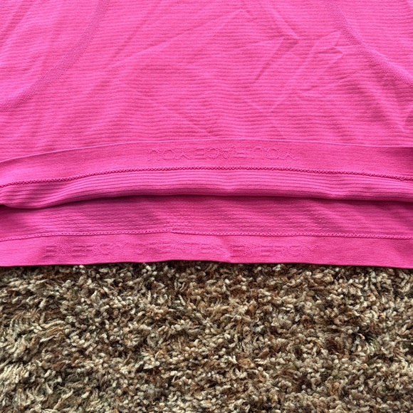 lululemon athletica Vibrant Pink woman’s swiftly tech shirt - Picture 4 of 4